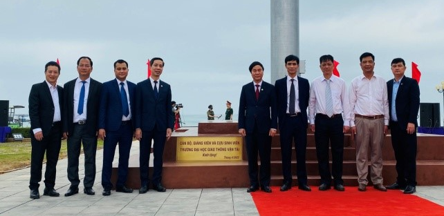 Cột cờ Tổ quốc trên đảo Cô Tô