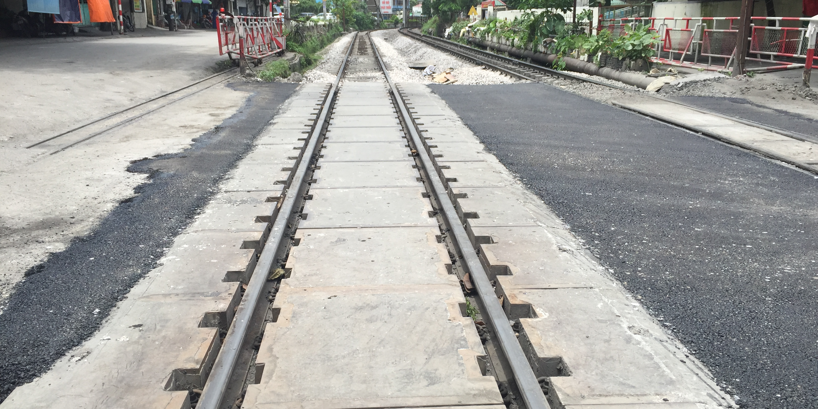 Bản bê tông dự ứng lực làm đường ngang đường sắt tại các nút giao đường bộ và đường sắt