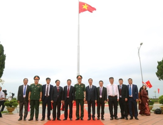 Đoàn đại biểu trường dự lễ khánh thành