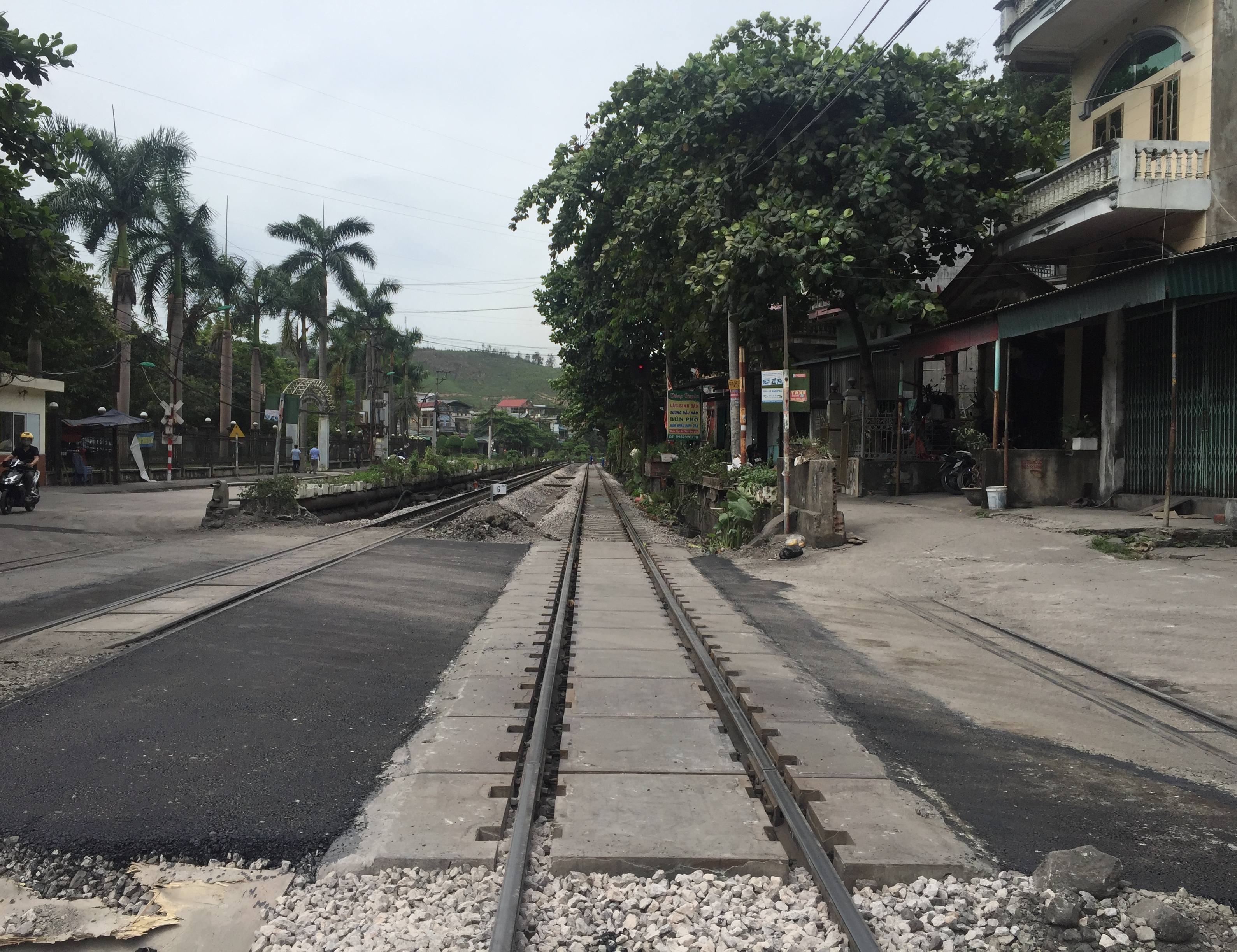 Bản bê tông dự ứng lực lắp đặt tại đường vào mỏ than Mông Dương - Cẩm Phả - Quảng Ninh. 