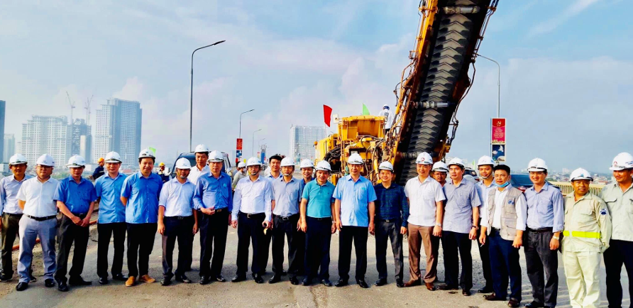 CÔNG NGHỆ MẶT CẦU THÉP LIÊN HỢP NHẸ VỚI BÊ TÔNG TÍNH NĂNG SIÊU CAO (UHPC) SỬA CHỮA MẶT CẦU THĂNG LONG