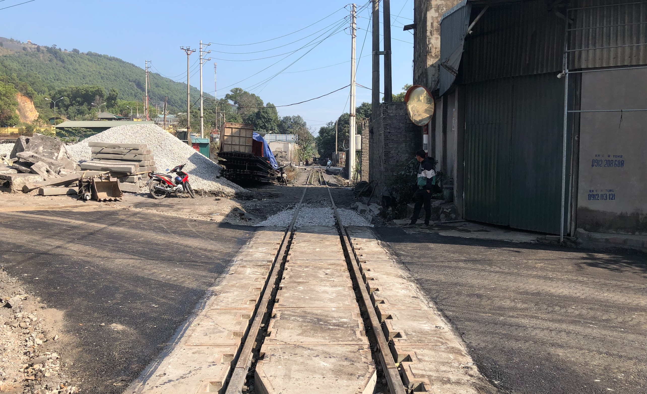 Bản bê tông dự ứng lực lắp đặt tại đường vào mỏ than Đèo Nai – Cẩm Phả - Quảng Ninh. 