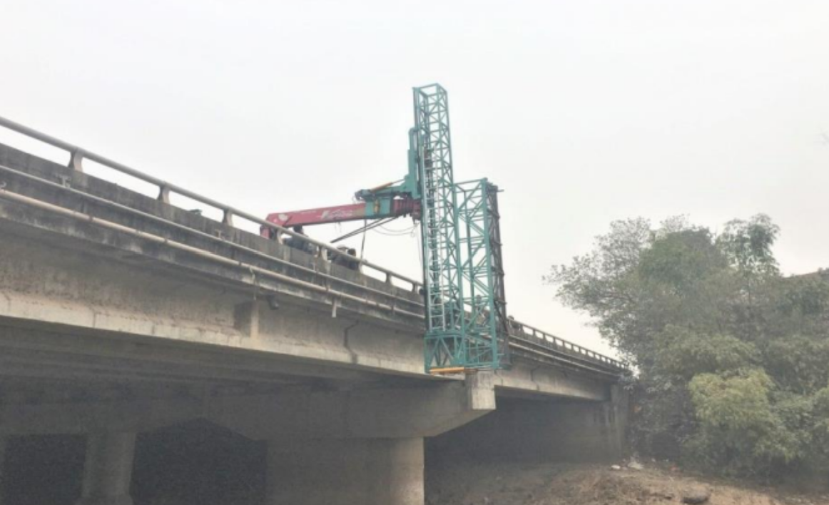 Dựng dàn đứng tại vị trí làm việc